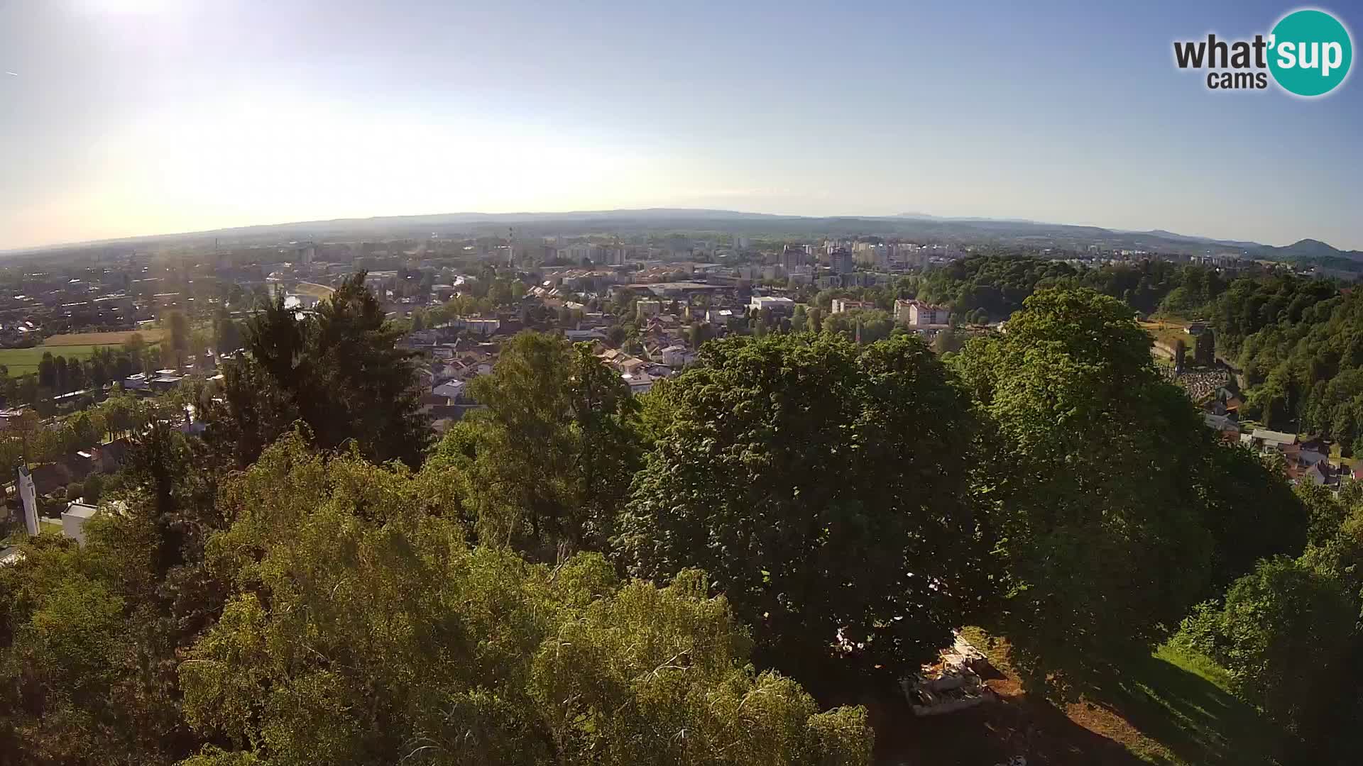 Spletna kamera Karlovac Dubovac grad – Pogled v živo na zgodovinsko znamenitost Karlovca