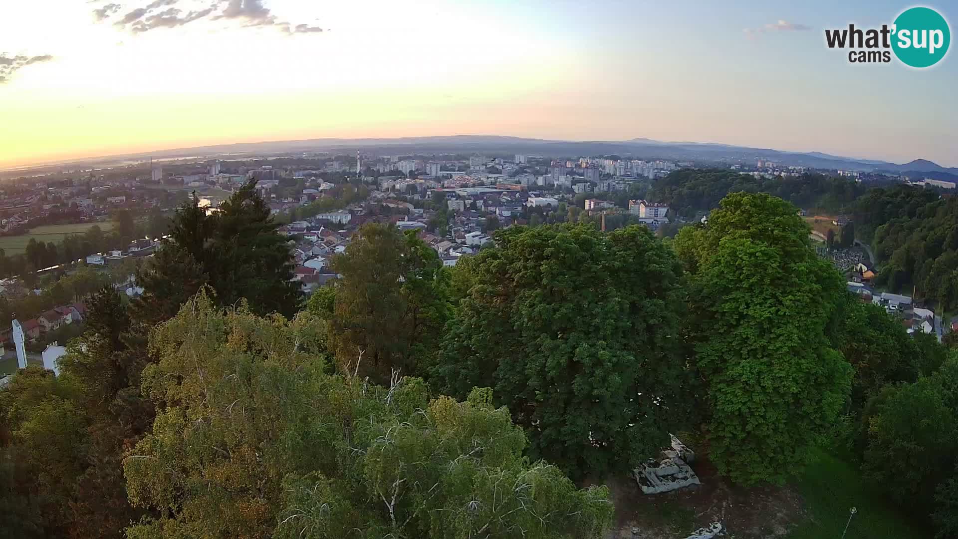 Spletna kamera Karlovac Dubovac grad – Pogled v živo na zgodovinsko znamenitost Karlovca
