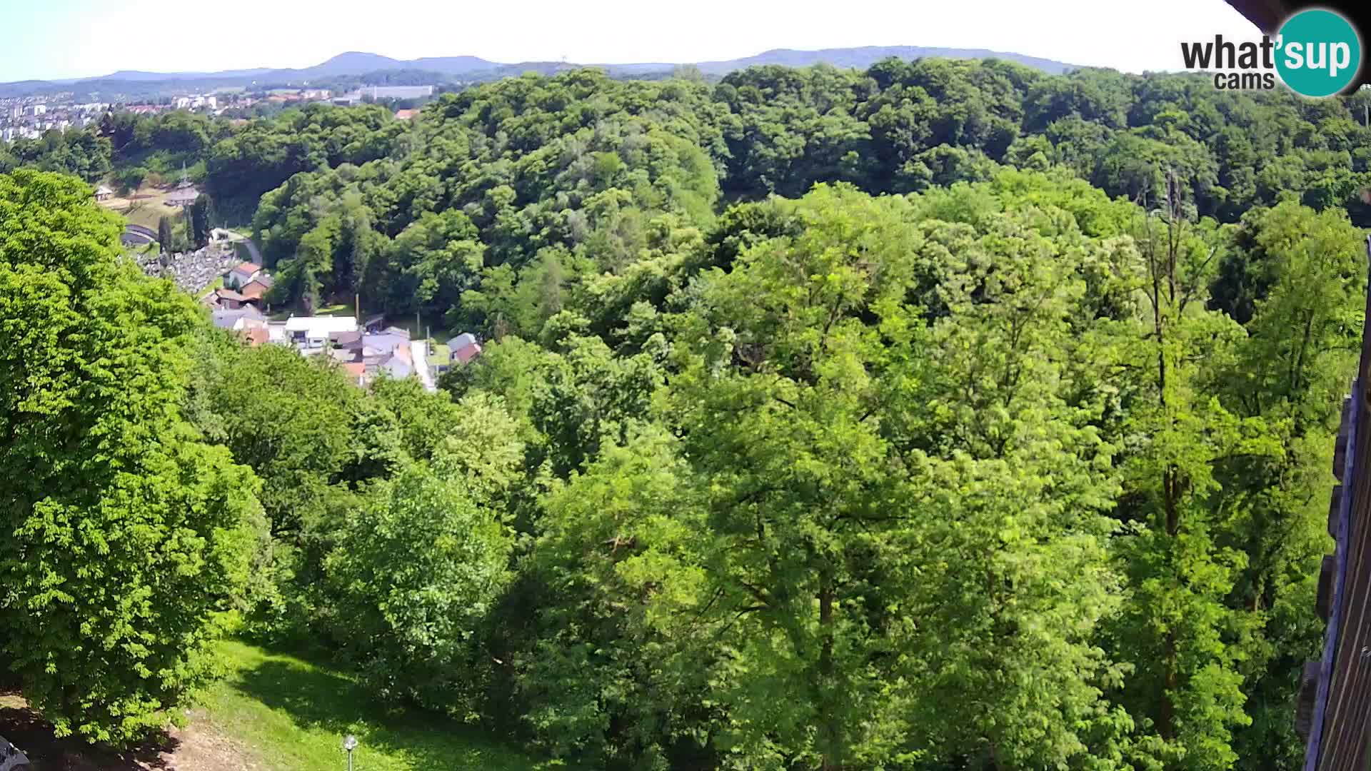 Spletna kamera Karlovac Dubovac grad – Pogled v živo na zgodovinsko znamenitost Karlovca