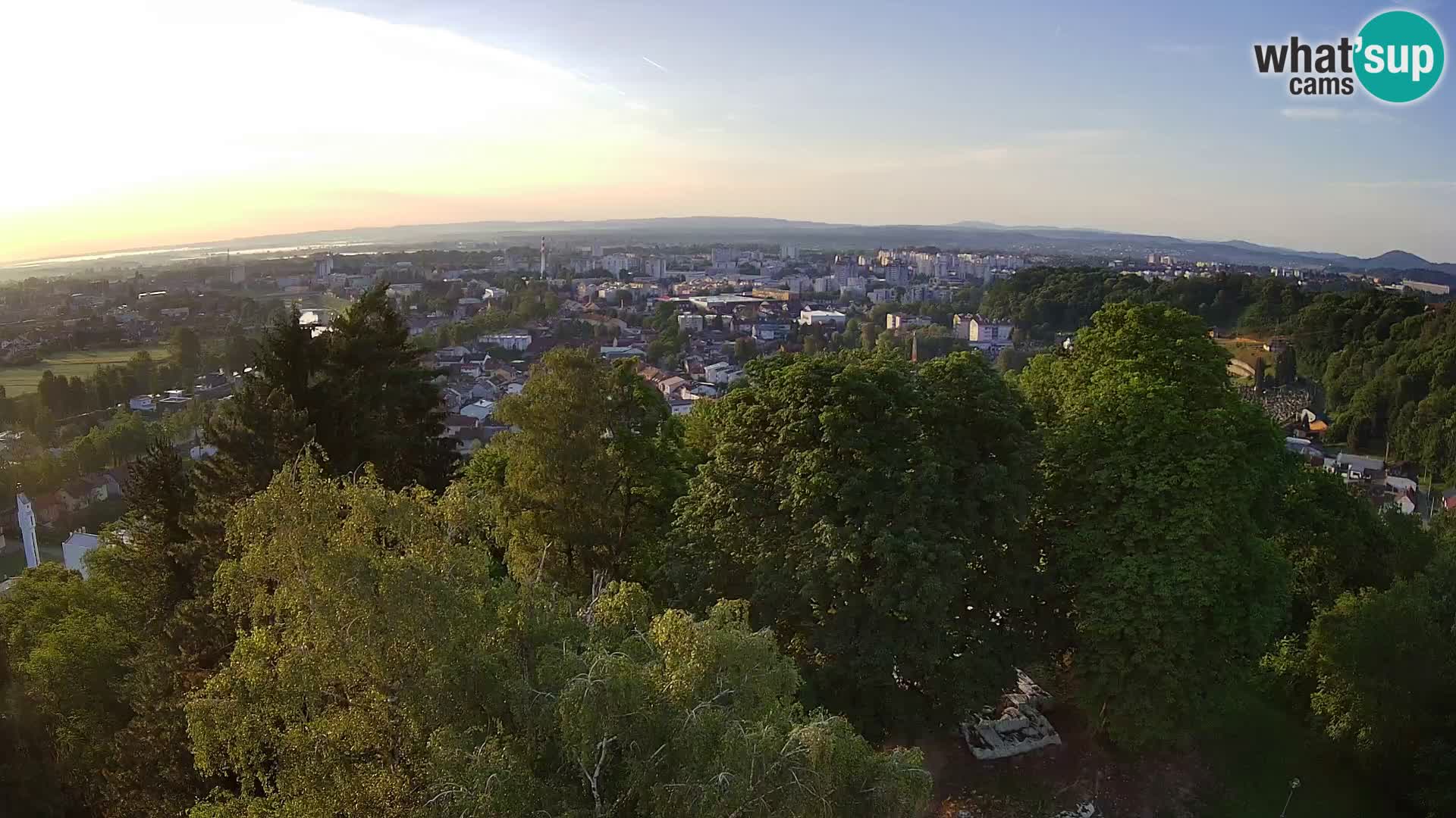 Spletna kamera Karlovac Dubovac grad – Pogled v živo na zgodovinsko znamenitost Karlovca