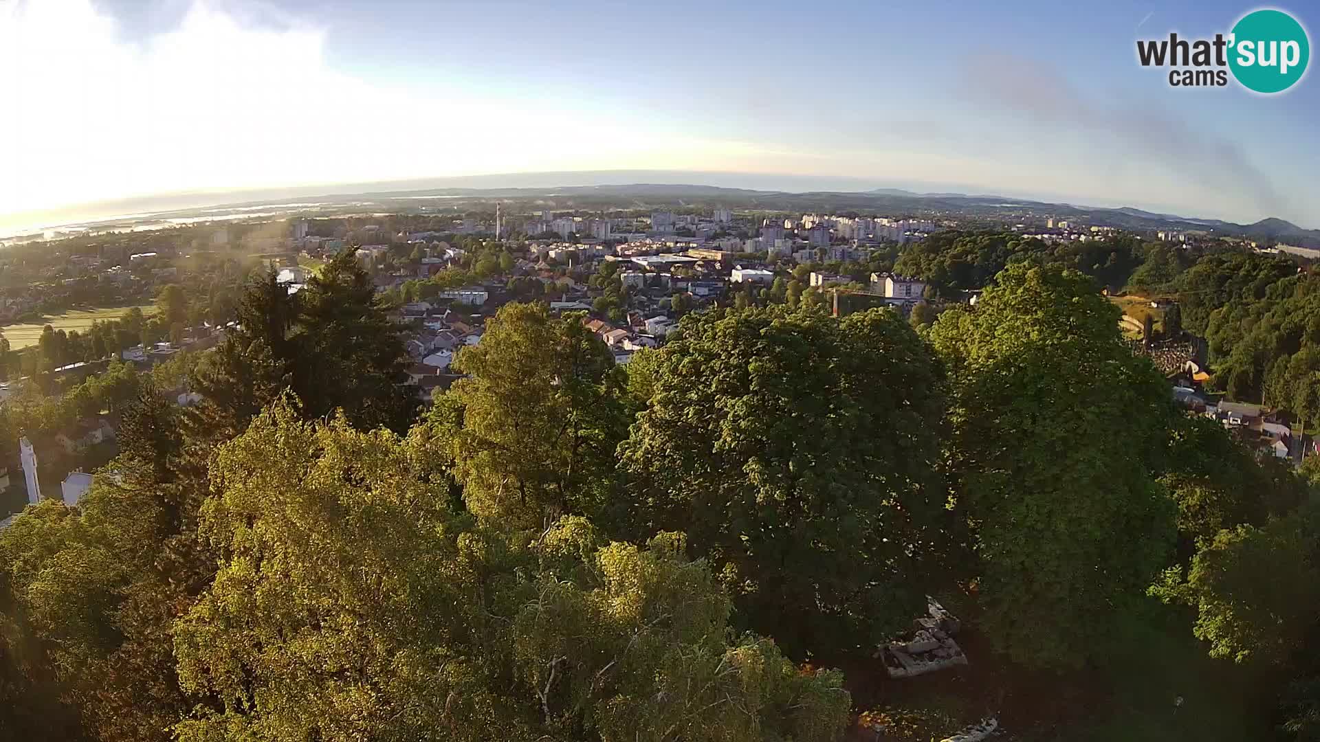 Spletna kamera Karlovac Dubovac grad – Pogled v živo na zgodovinsko znamenitost Karlovca