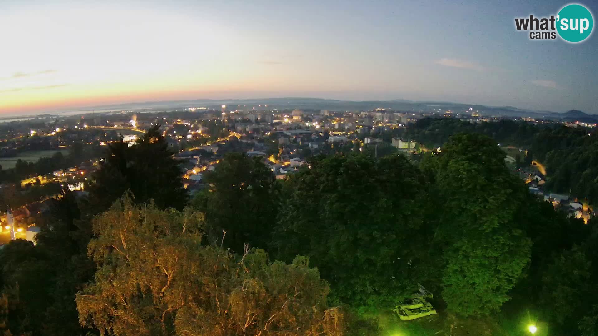 Spletna kamera Karlovac Dubovac grad – Pogled v živo na zgodovinsko znamenitost Karlovca