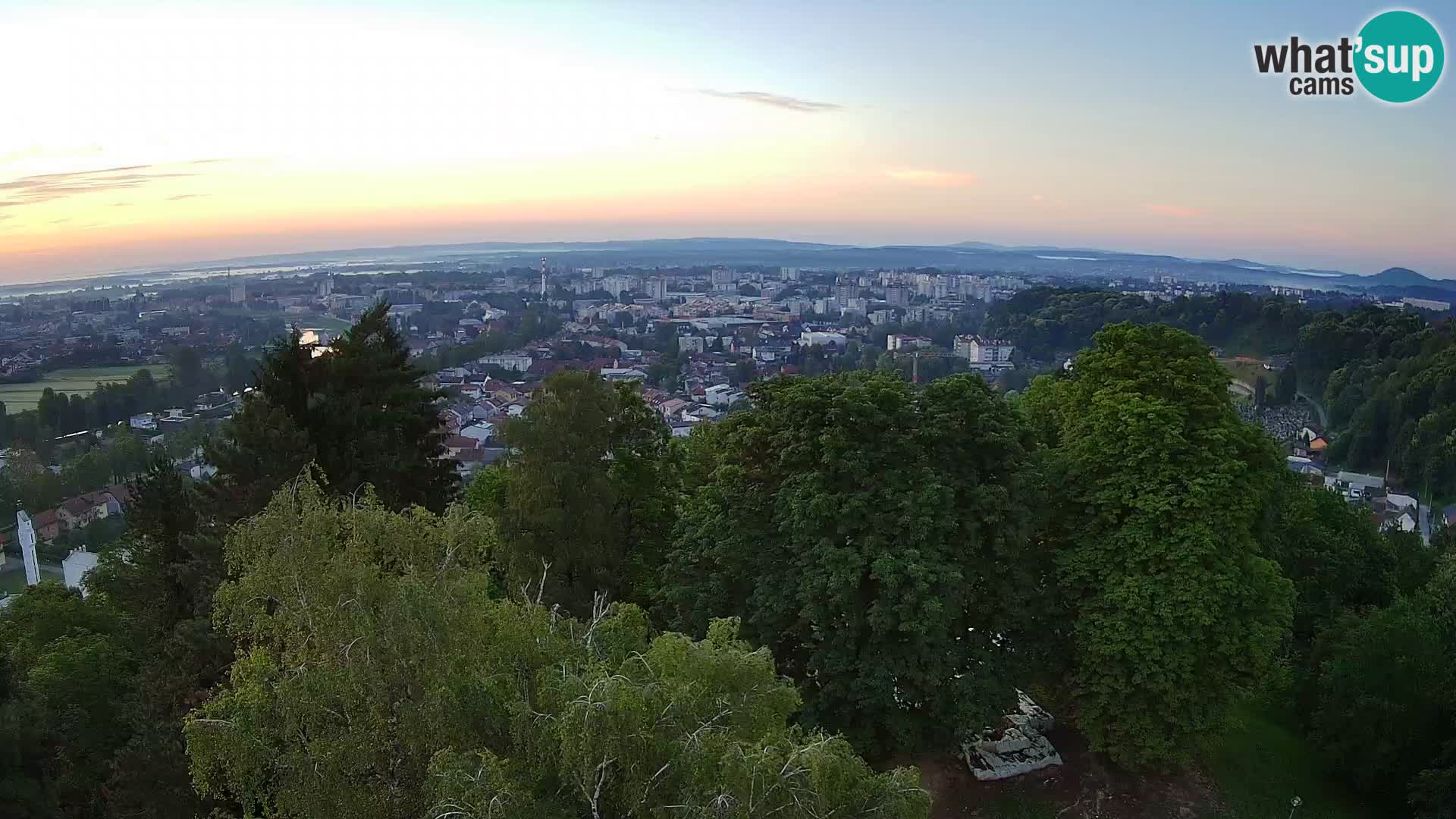 Spletna kamera Karlovac Dubovac grad – Pogled v živo na zgodovinsko znamenitost Karlovca