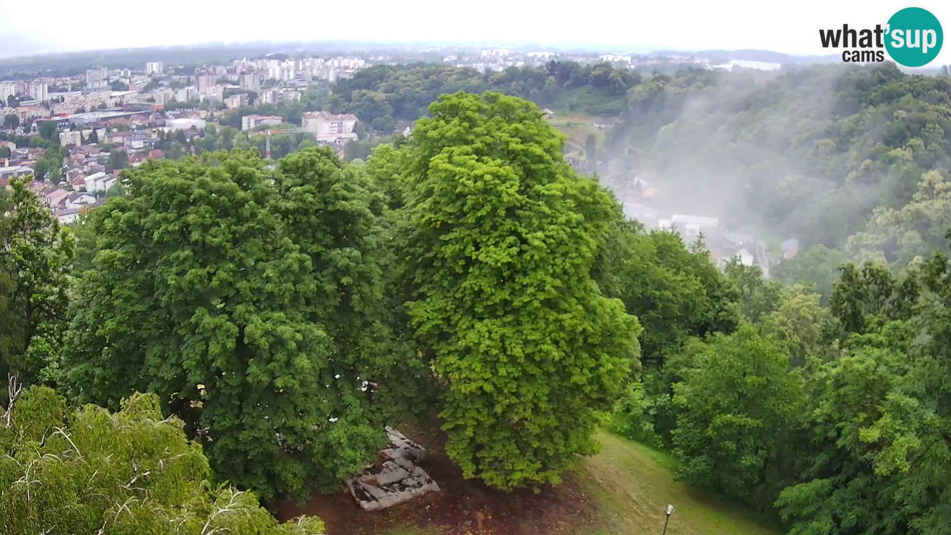 Spletna kamera Karlovac Dubovac grad – Pogled v živo na zgodovinsko znamenitost Karlovca
