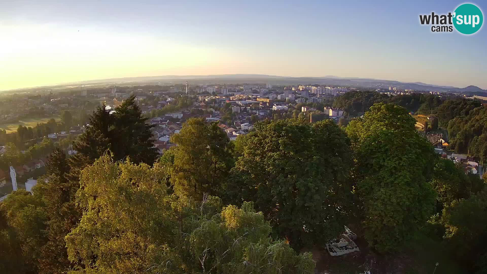 Spletna kamera Karlovac Dubovac grad – Pogled v živo na zgodovinsko znamenitost Karlovca