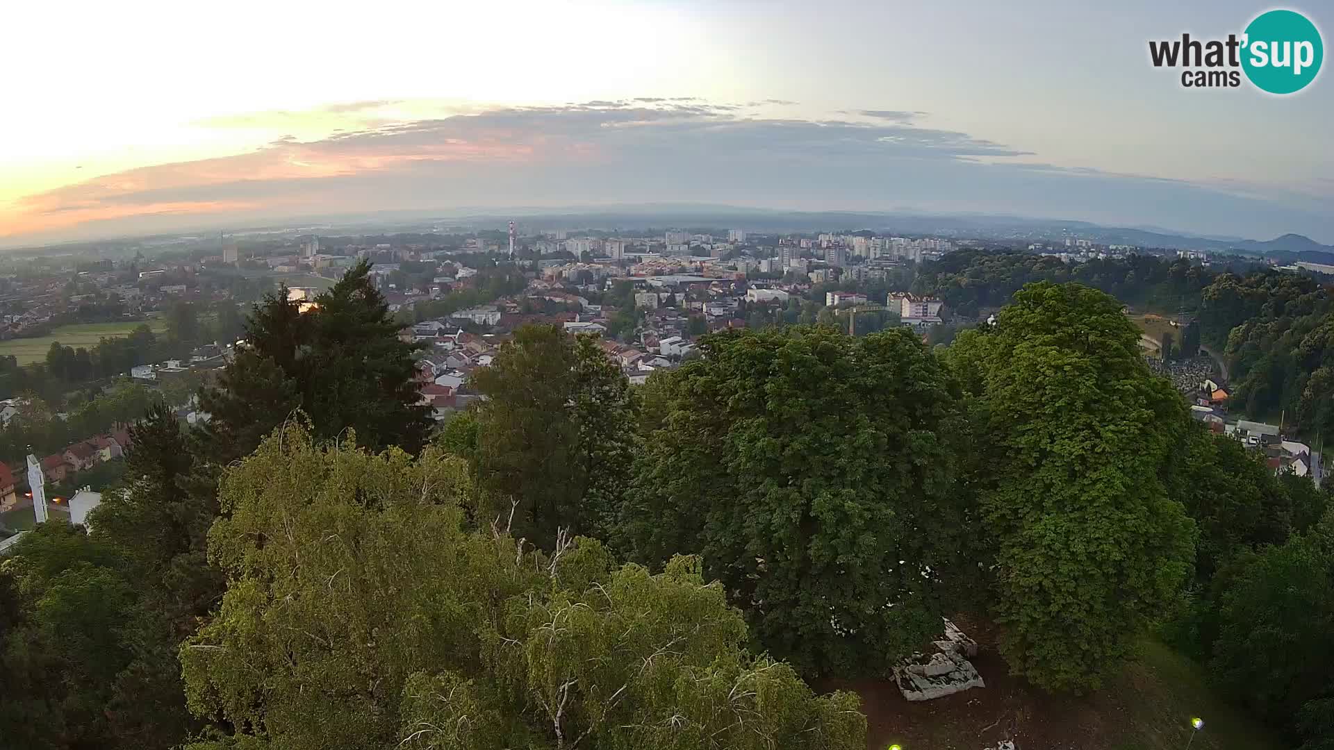 Spletna kamera Karlovac Dubovac grad – Pogled v živo na zgodovinsko znamenitost Karlovca