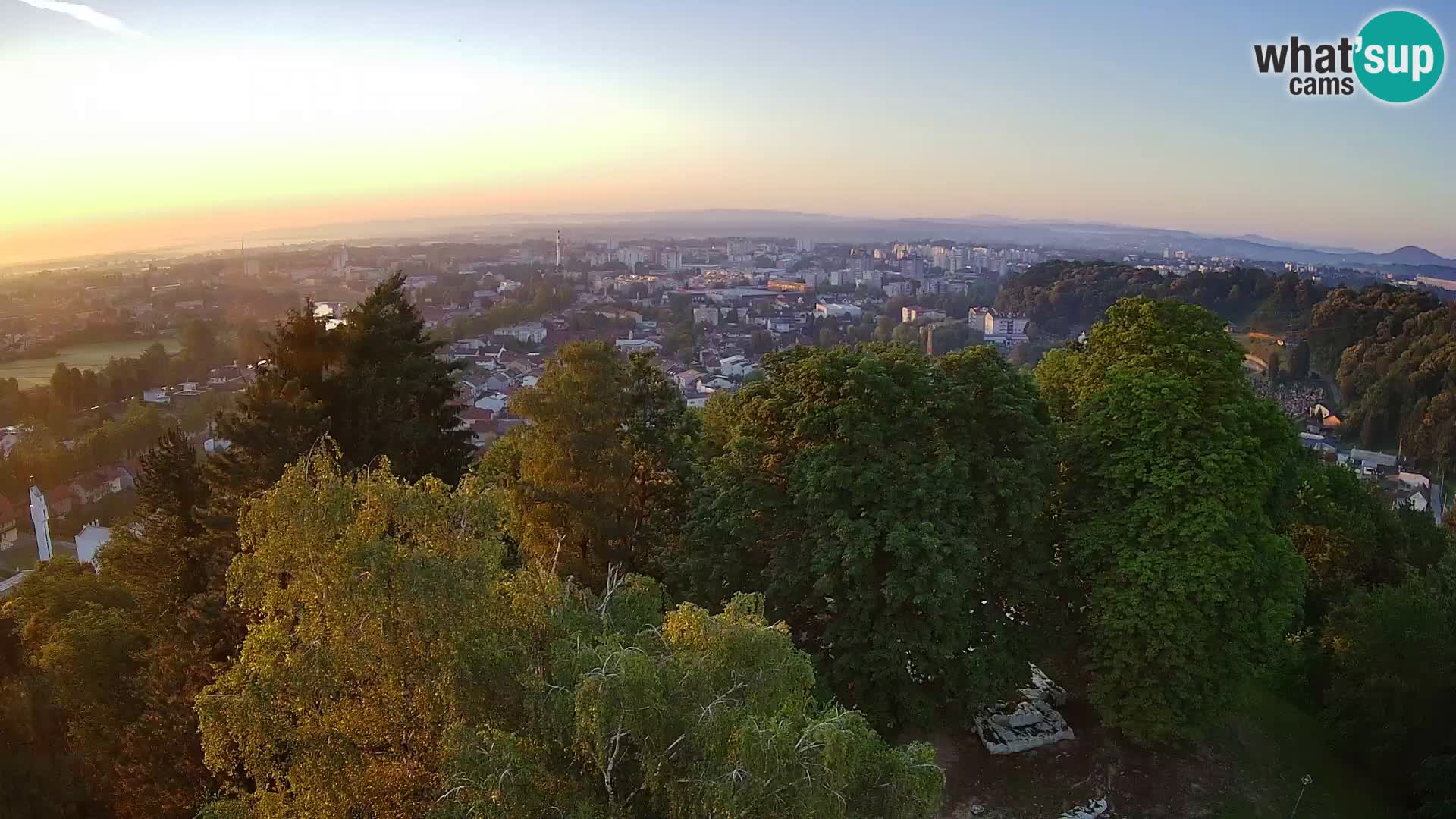 Spletna kamera Karlovac Dubovac grad – Pogled v živo na zgodovinsko znamenitost Karlovca