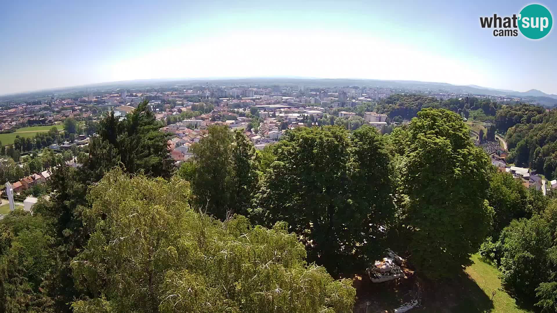 Spletna kamera Karlovac Dubovac grad – Pogled v živo na zgodovinsko znamenitost Karlovca