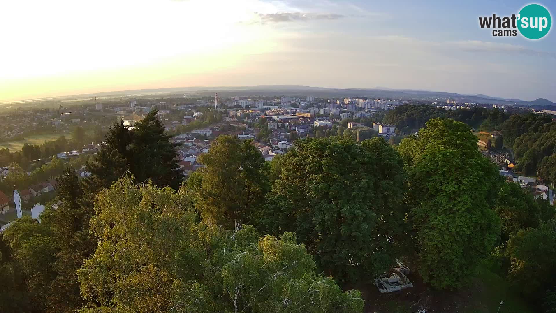 Spletna kamera Karlovac Dubovac grad – Pogled v živo na zgodovinsko znamenitost Karlovca