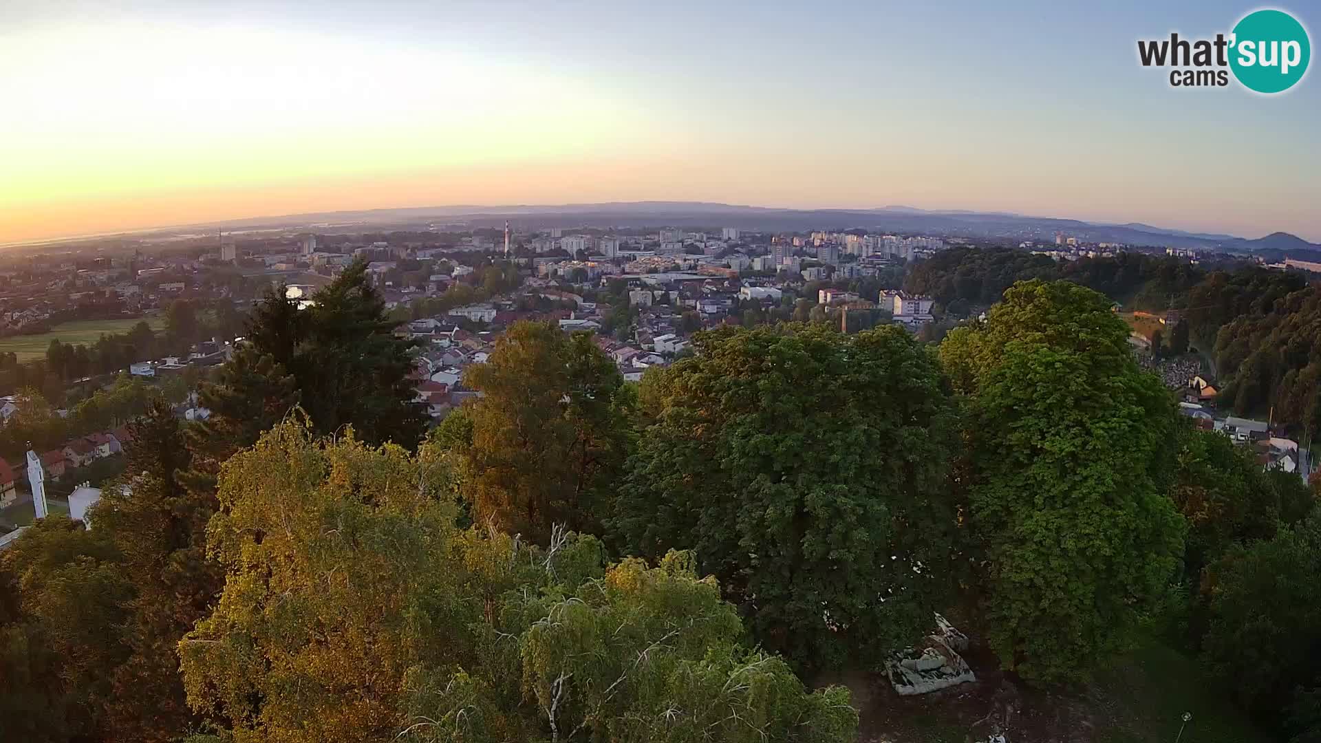 Spletna kamera Karlovac Dubovac grad – Pogled v živo na zgodovinsko znamenitost Karlovca