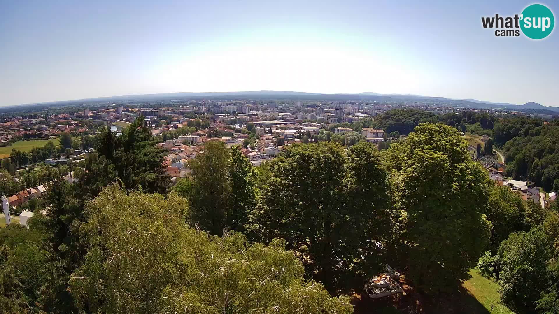 Spletna kamera Karlovac Dubovac grad – Pogled v živo na zgodovinsko znamenitost Karlovca