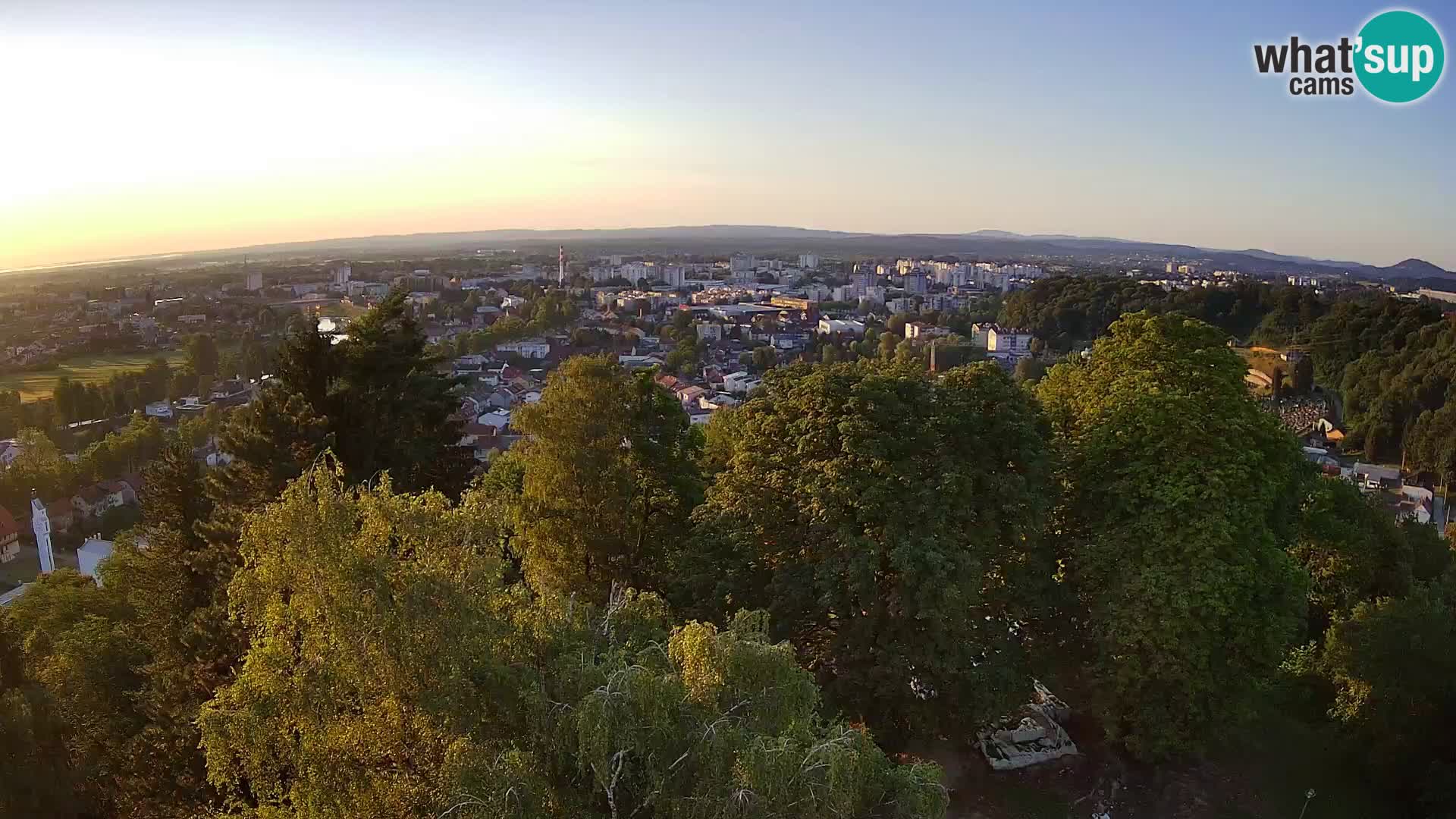 Spletna kamera Karlovac Dubovac grad – Pogled v živo na zgodovinsko znamenitost Karlovca