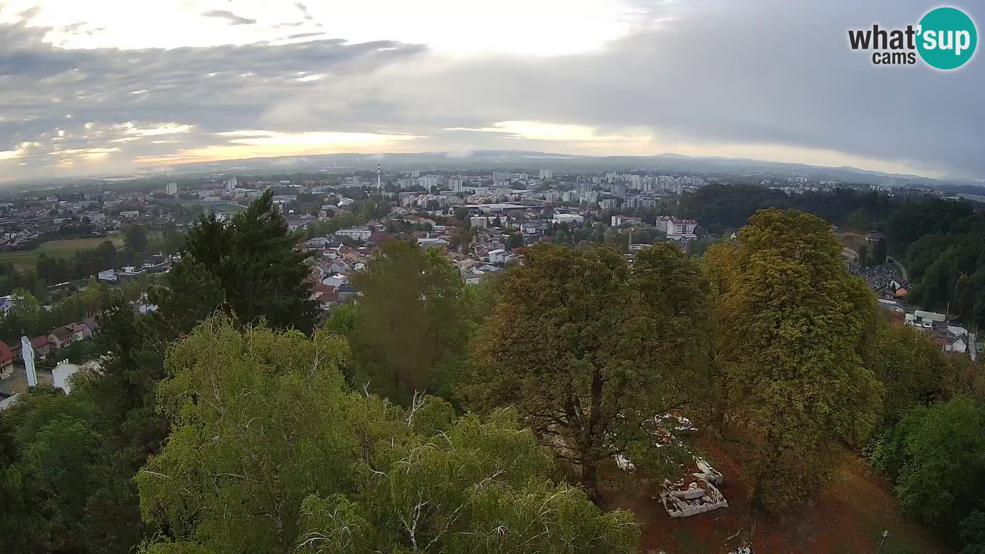 Spletna kamera Karlovac Dubovac grad – Pogled v živo na zgodovinsko znamenitost Karlovca