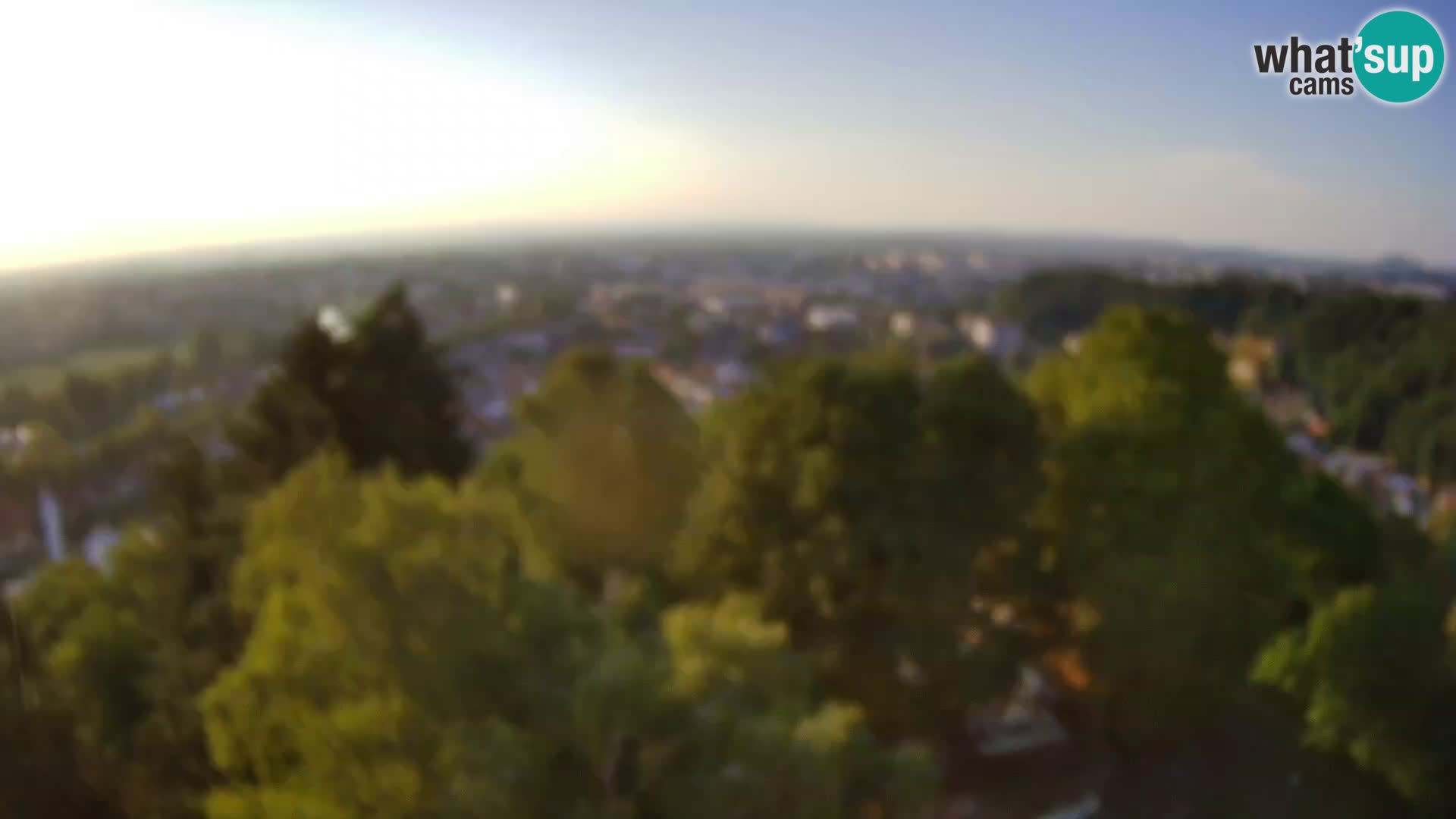 Spletna kamera Karlovac Dubovac grad – Pogled v živo na zgodovinsko znamenitost Karlovca