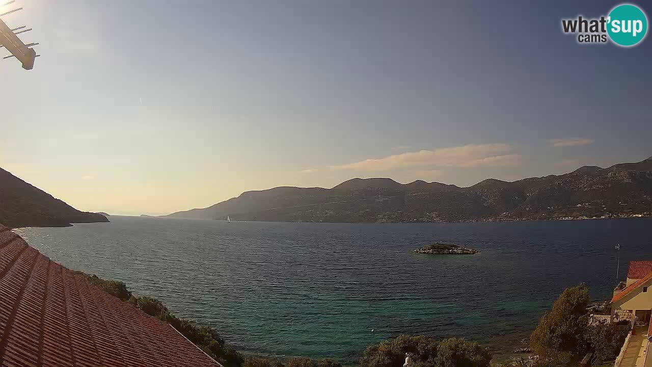 Korčula spletna kamera v živo – Tri Žala pogled na Pelješac