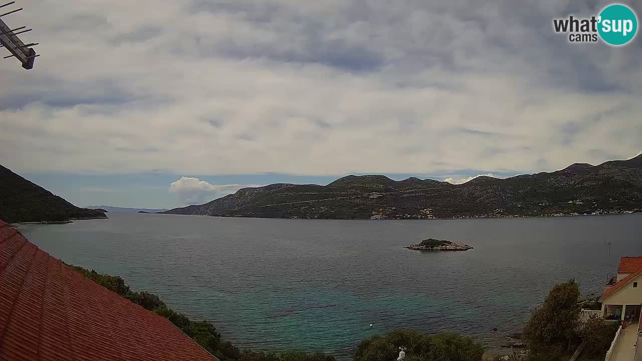 Korčula spletna kamera v živo – Tri Žala pogled na Pelješac