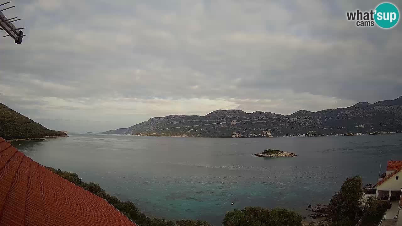 Korčula spletna kamera v živo – Tri Žala pogled na Pelješac