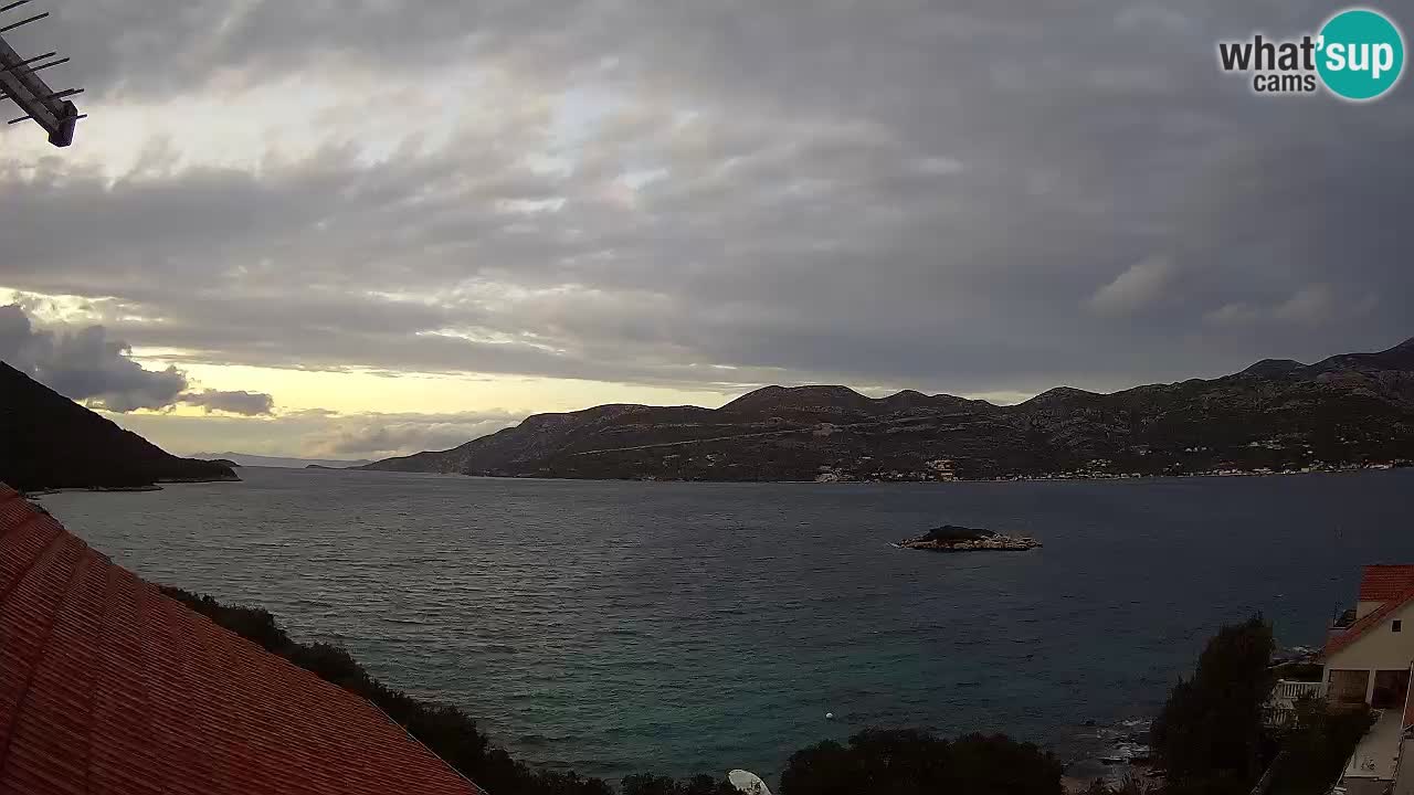 Korčula spletna kamera v živo – Tri Žala pogled na Pelješac