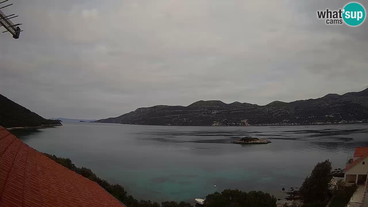 Korčula spletna kamera v živo – Tri Žala pogled na Pelješac