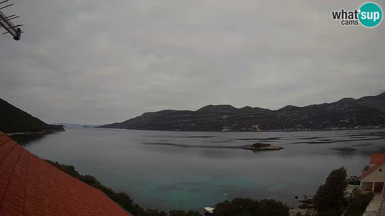 Korčula spletna kamera v živo – Tri Žala pogled na Pelješac