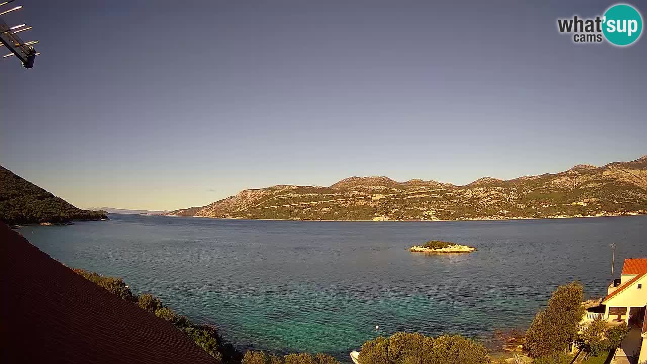 Korčula spletna kamera v živo – Tri Žala pogled na Pelješac