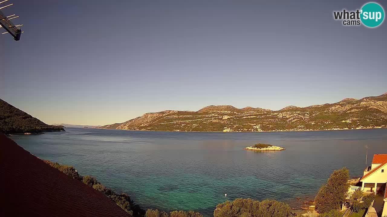 Korčula spletna kamera v živo – Tri Žala pogled na Pelješac