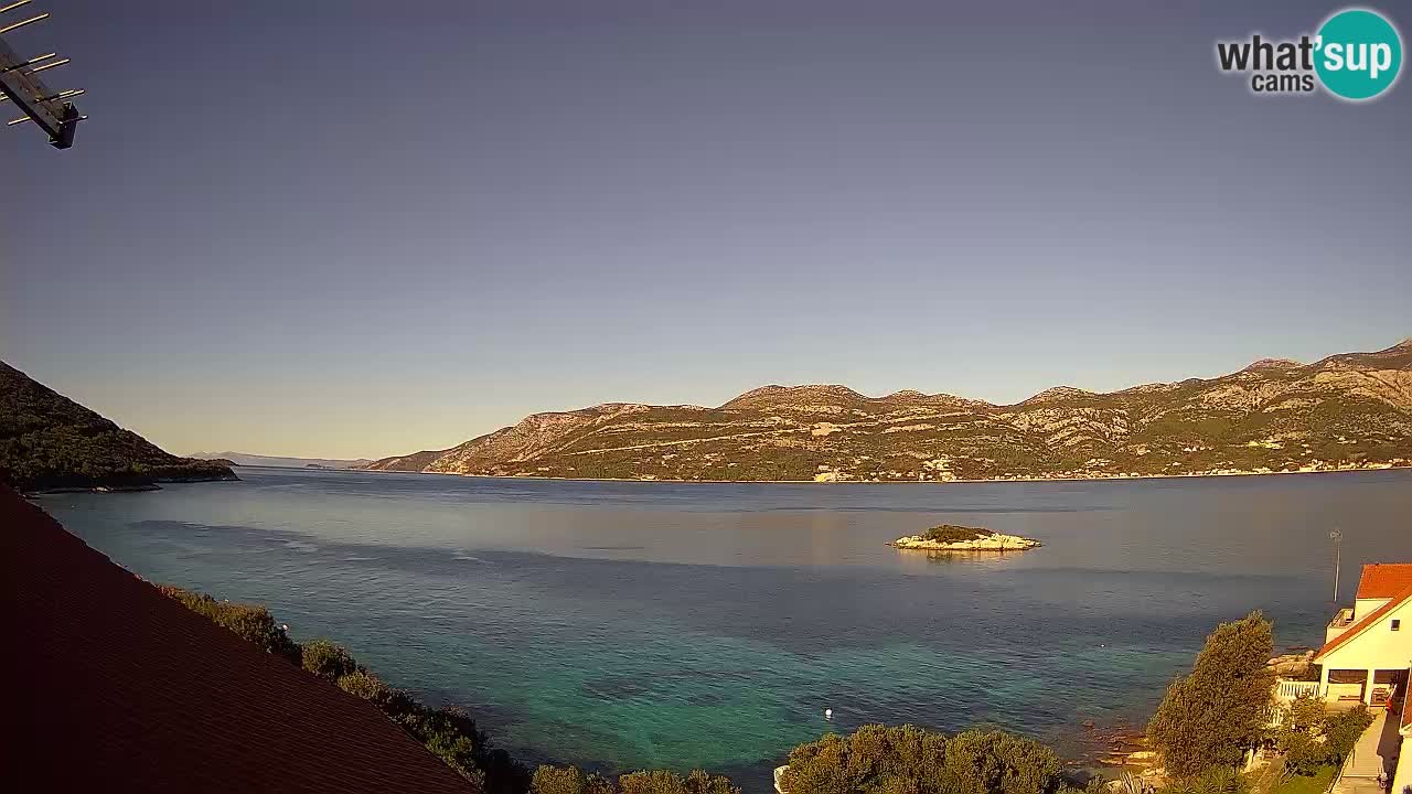 Korčula spletna kamera v živo – Tri Žala pogled na Pelješac