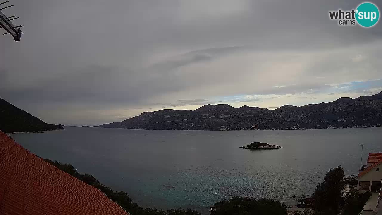 Korčula spletna kamera v živo – Tri Žala pogled na Pelješac