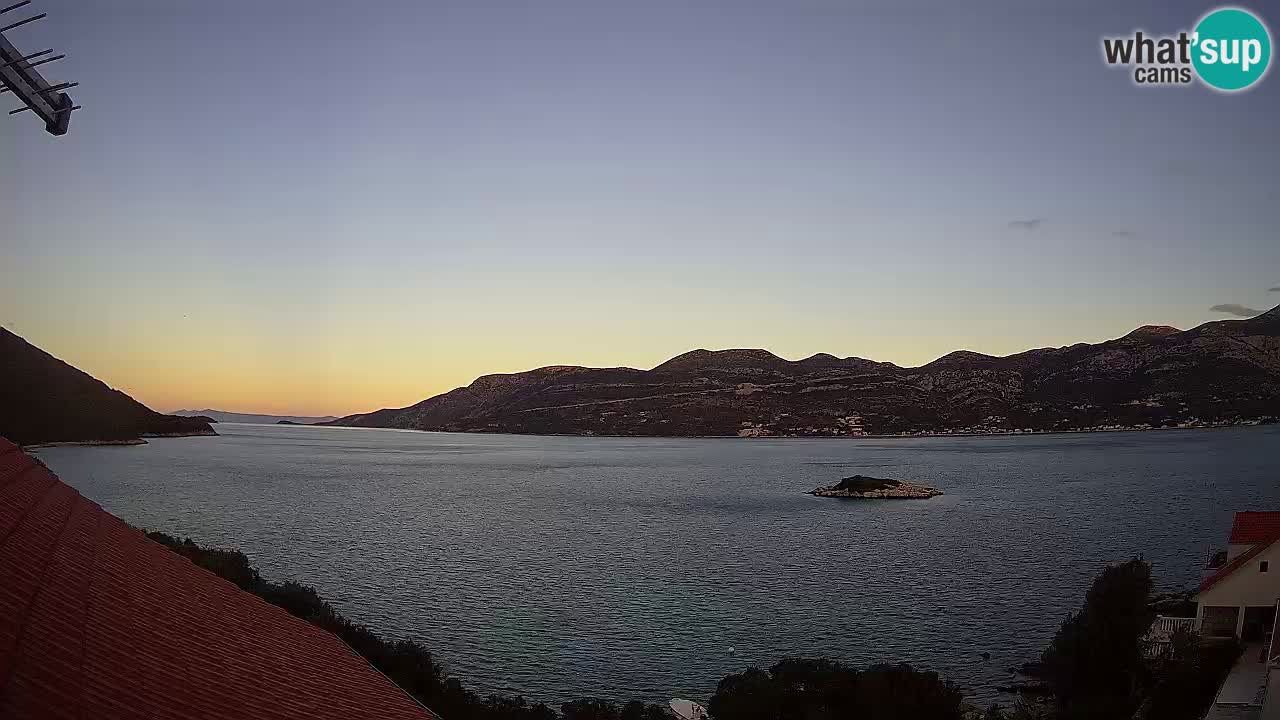 Korčula spletna kamera v živo – Tri Žala pogled na Pelješac