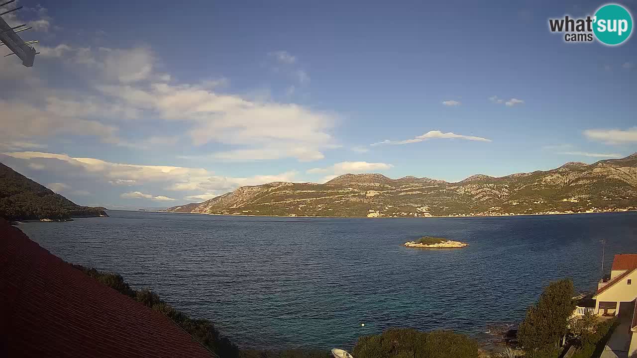 Korčula spletna kamera v živo – Tri Žala pogled na Pelješac