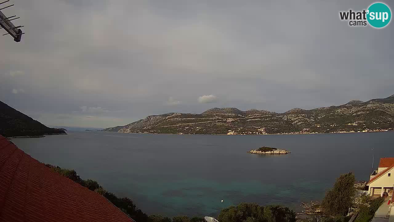 Korčula spletna kamera v živo – Tri Žala pogled na Pelješac