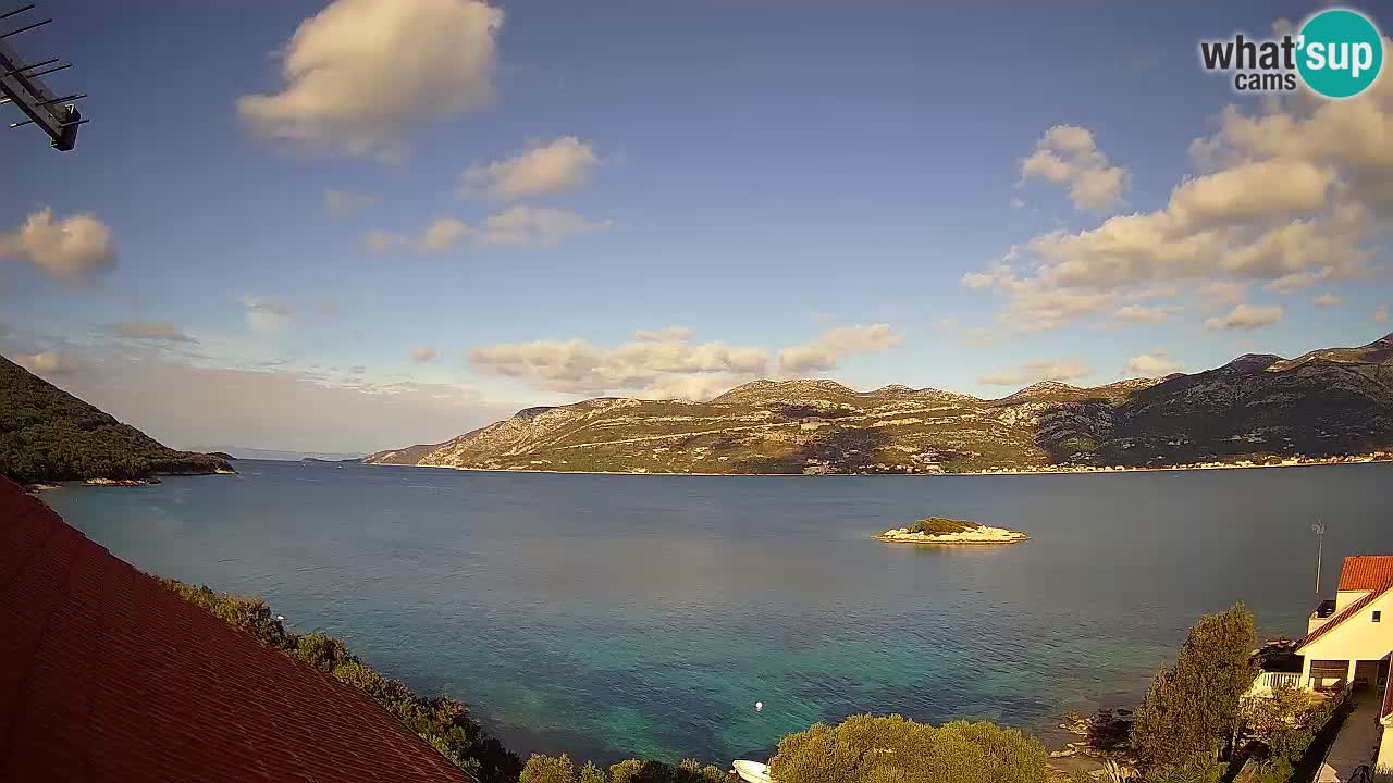 Korčula spletna kamera v živo – Tri Žala pogled na Pelješac