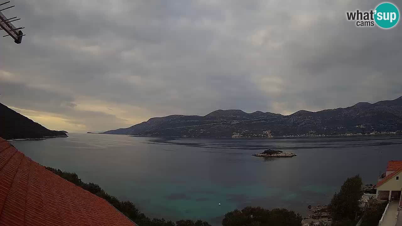 Korčula spletna kamera v živo – Tri Žala pogled na Pelješac