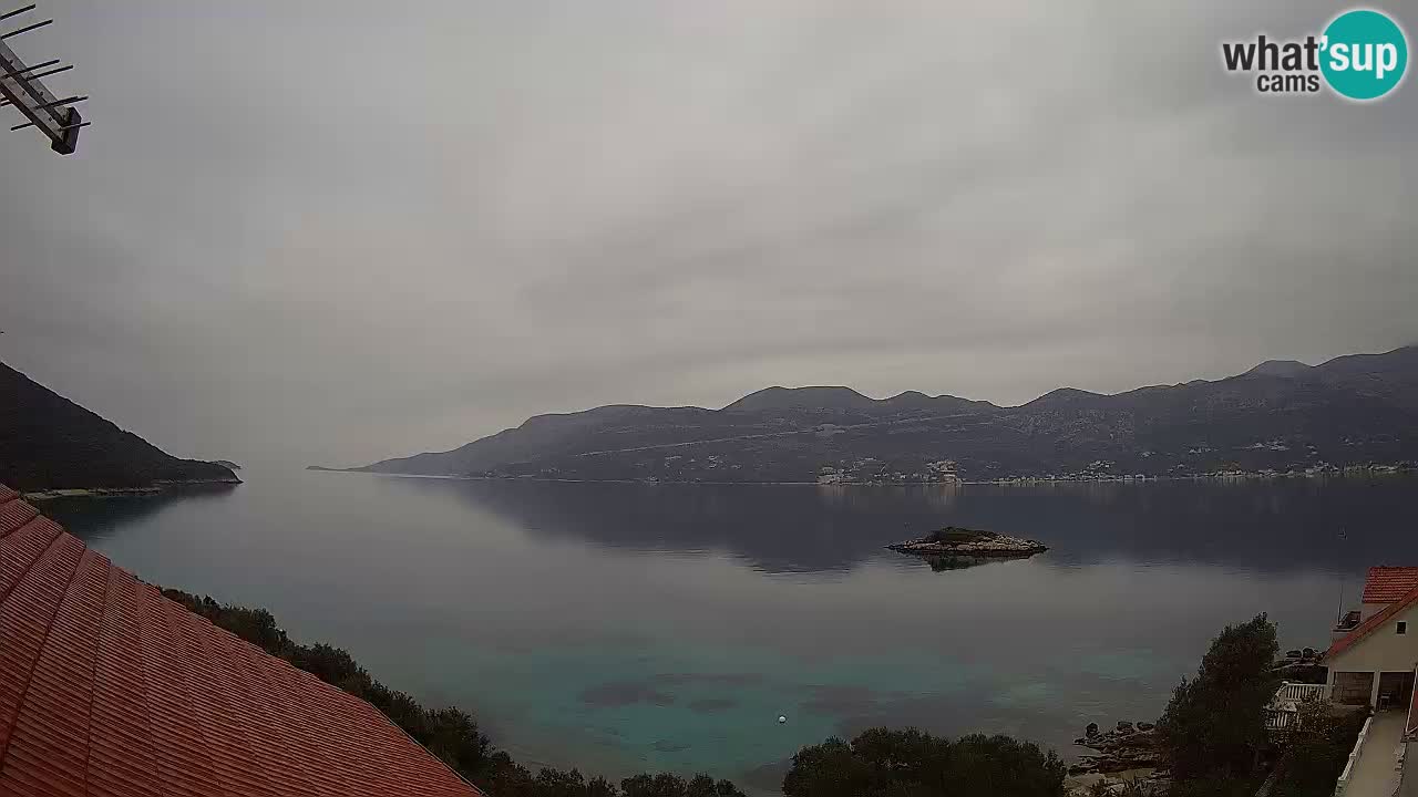 Korčula spletna kamera v živo – Tri Žala pogled na Pelješac