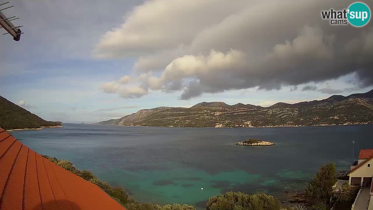 Korčula spletna kamera v živo – Tri Žala pogled na Pelješac