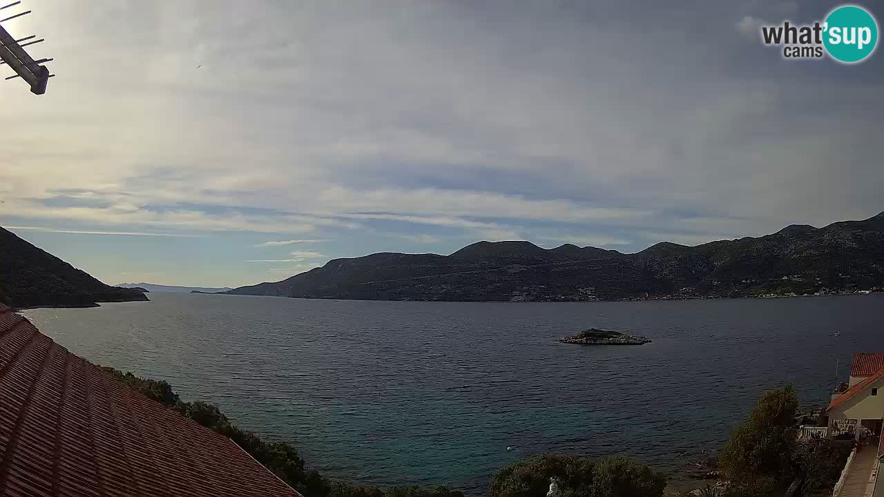 Korčula spletna kamera v živo – Tri Žala pogled na Pelješac