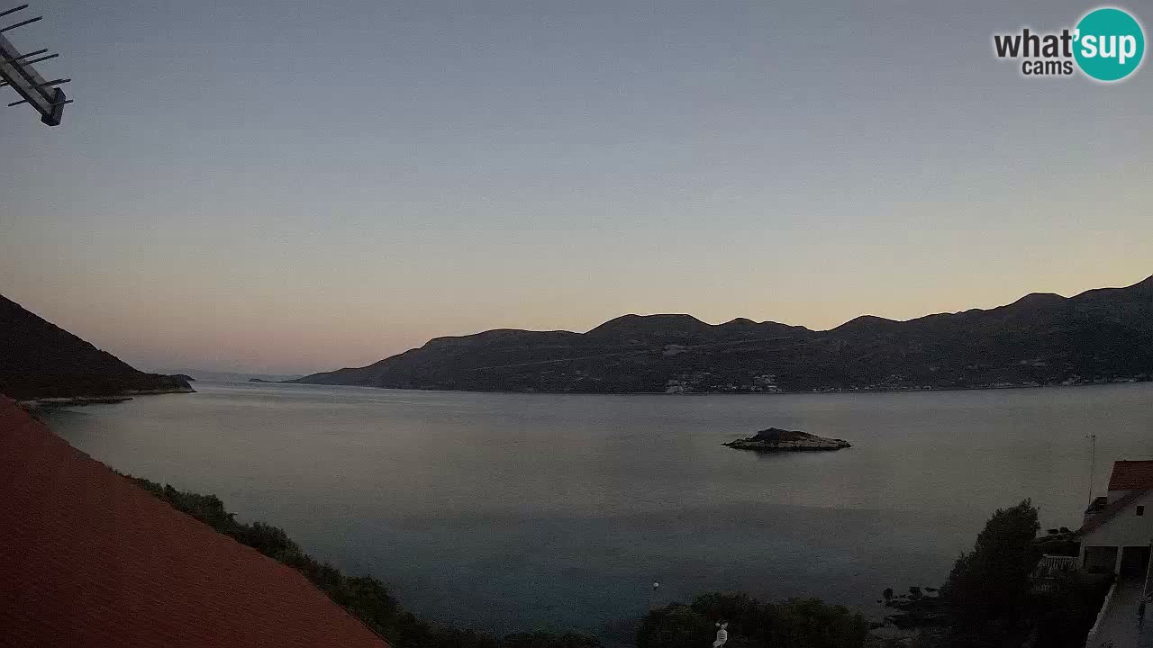 Korčula spletna kamera v živo – Tri Žala pogled na Pelješac