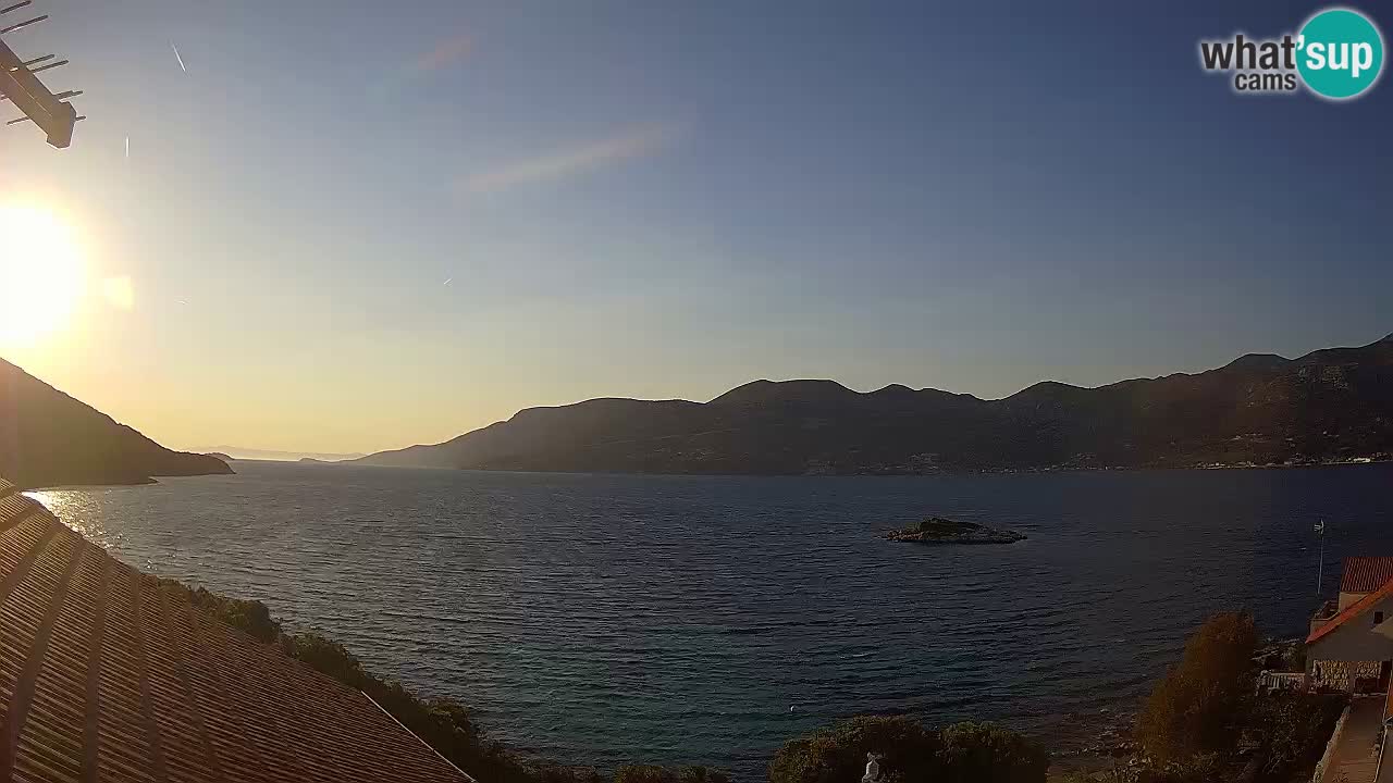 Korčula spletna kamera v živo – Tri Žala pogled na Pelješac