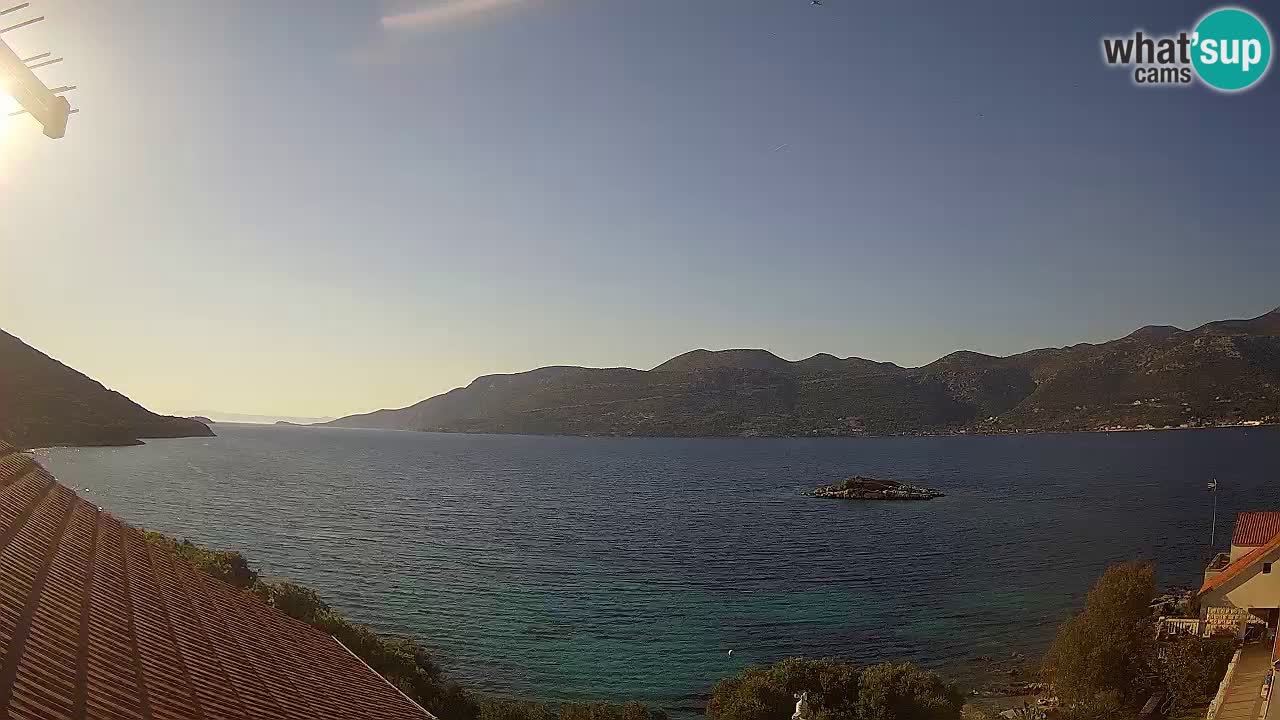 Korčula spletna kamera v živo – Tri Žala pogled na Pelješac