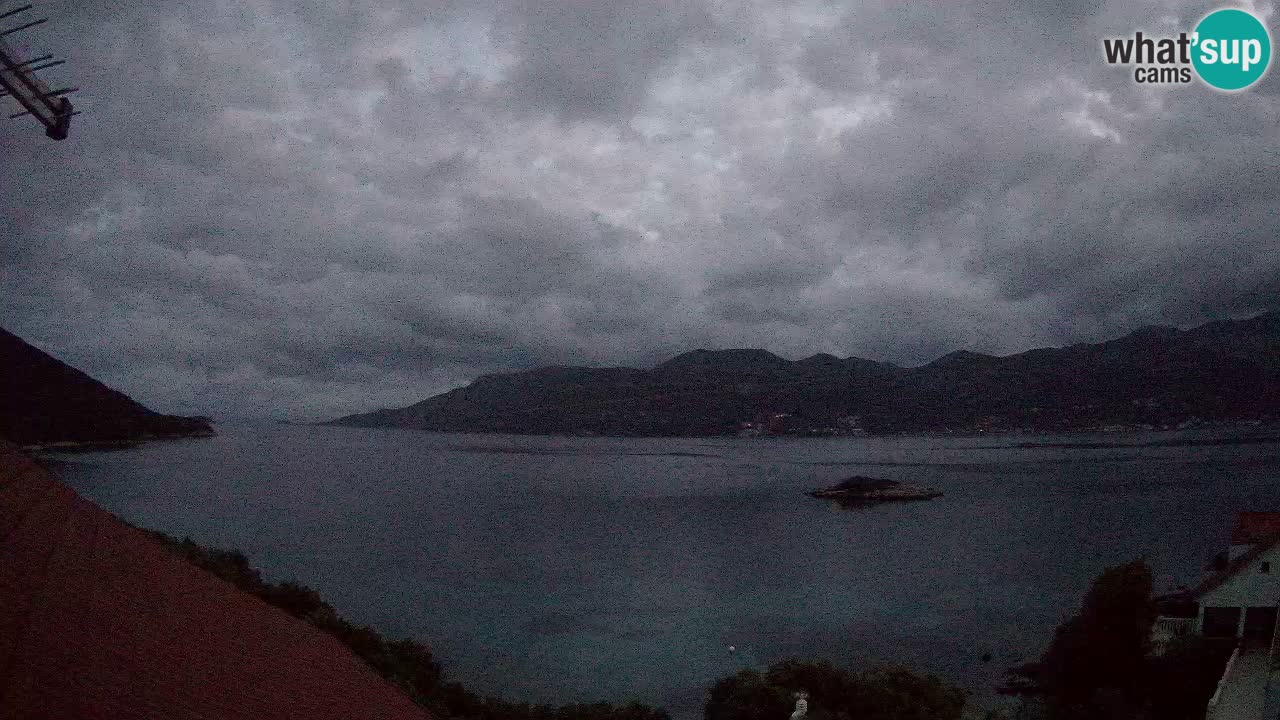 Korčula spletna kamera v živo – Tri Žala pogled na Pelješac