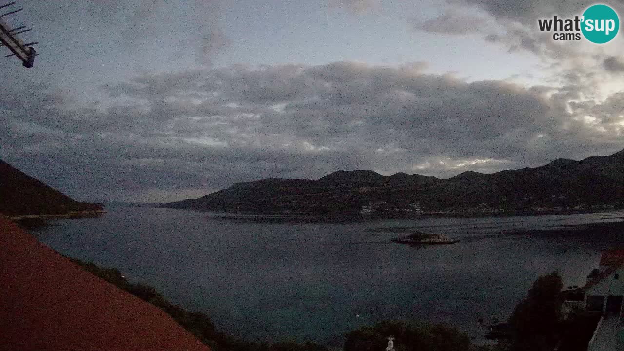 Korčula spletna kamera v živo – Tri Žala pogled na Pelješac