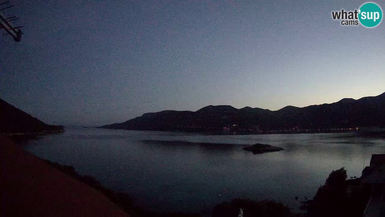 Korčula spletna kamera v živo – Tri Žala pogled na Pelješac
