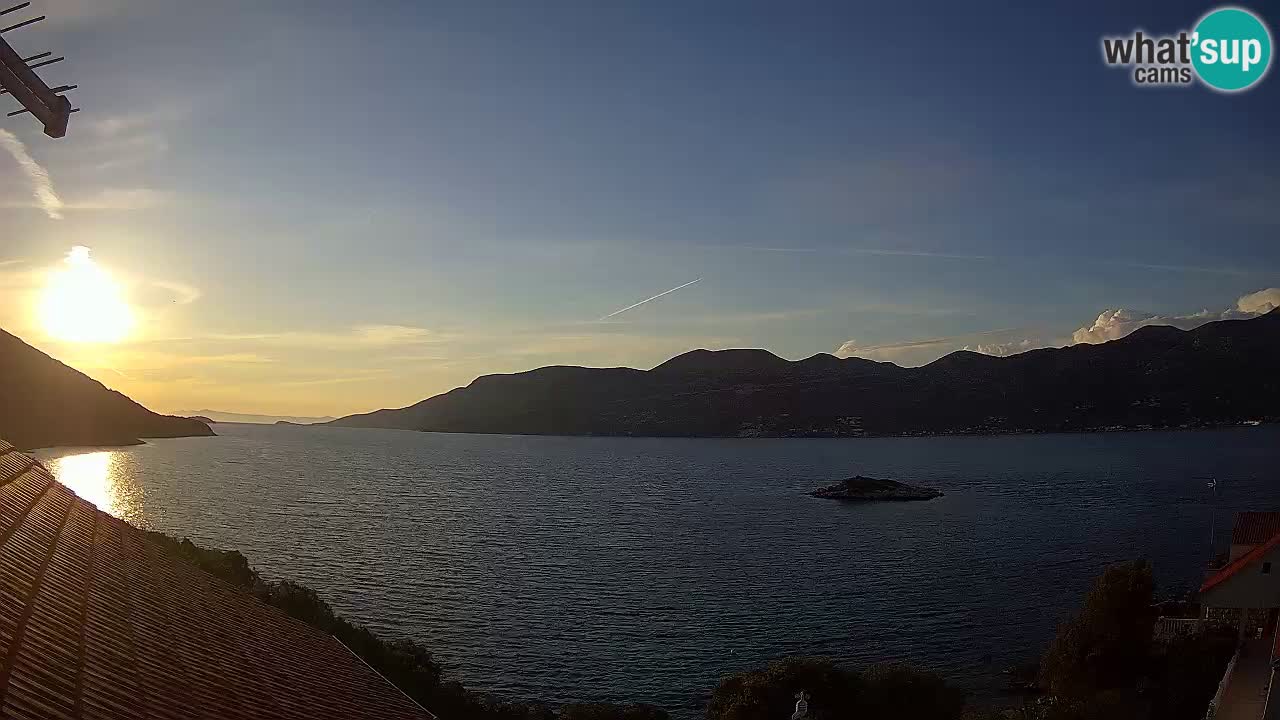Korčula spletna kamera v živo – Tri Žala pogled na Pelješac
