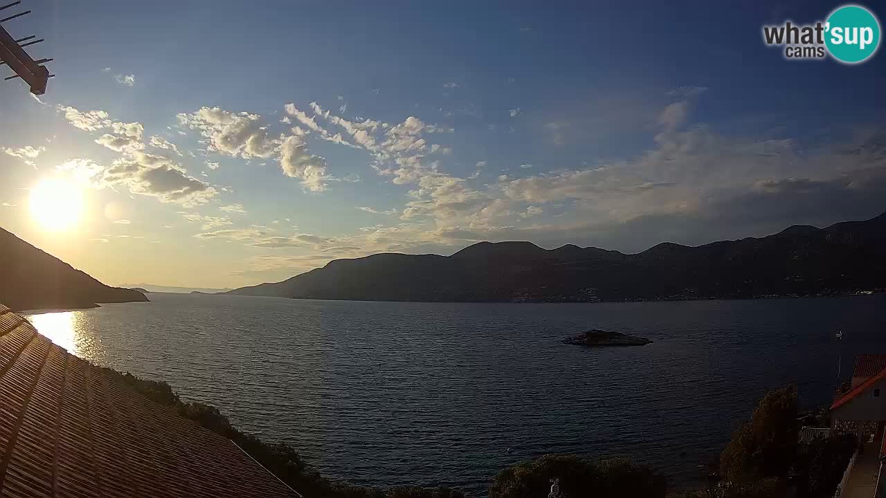 Korčula spletna kamera v živo – Tri Žala pogled na Pelješac