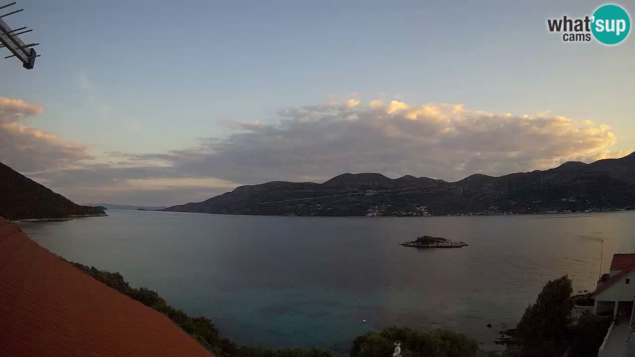 Korčula spletna kamera v živo – Tri Žala pogled na Pelješac