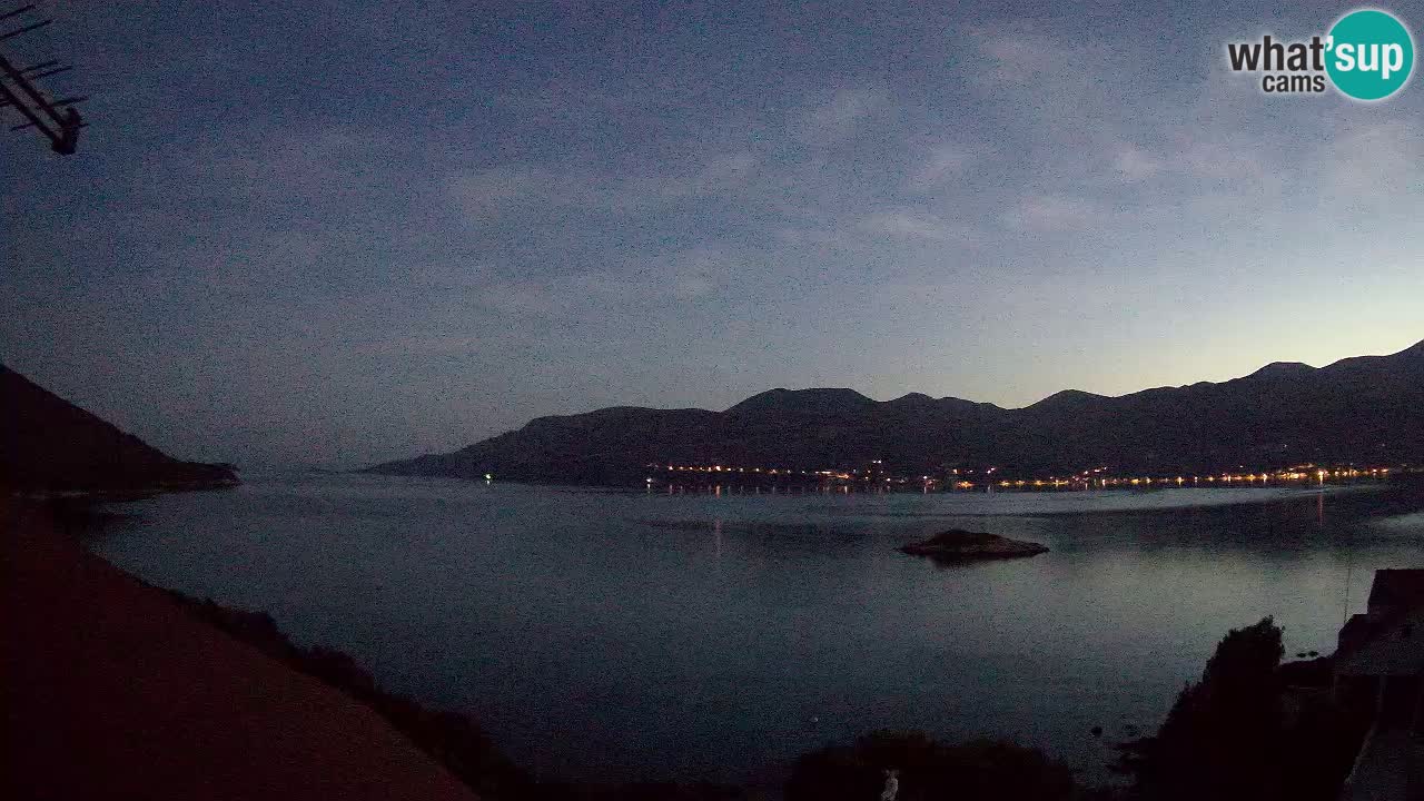 Korčula spletna kamera v živo – Tri Žala pogled na Pelješac