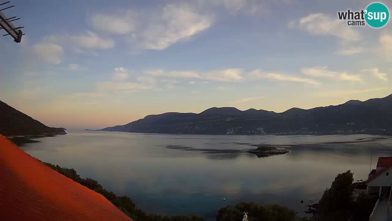 Korčula spletna kamera v živo – Tri Žala pogled na Pelješac