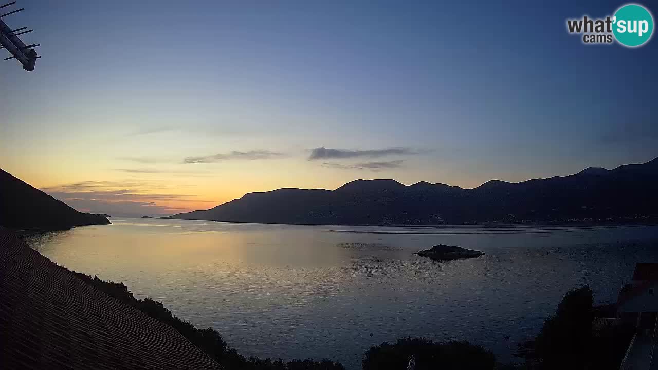Korčula spletna kamera v živo – Tri Žala pogled na Pelješac