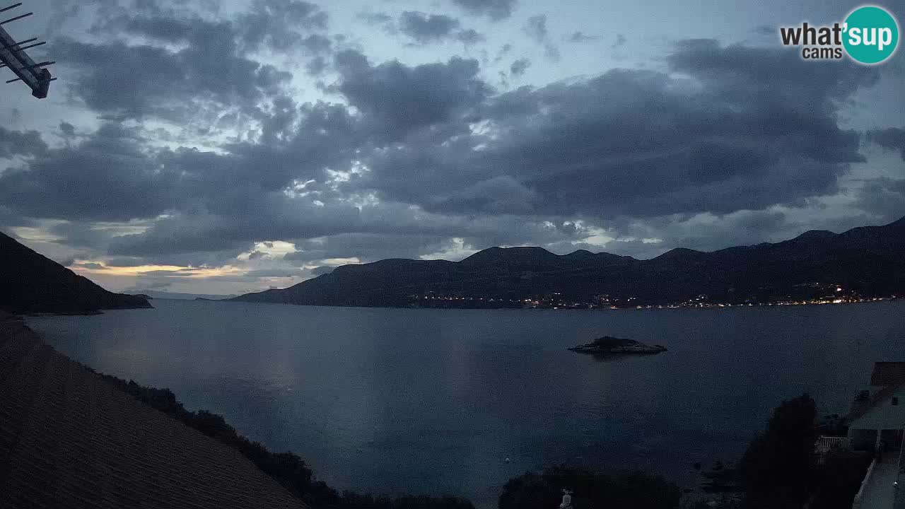 Korčula spletna kamera v živo – Tri Žala pogled na Pelješac