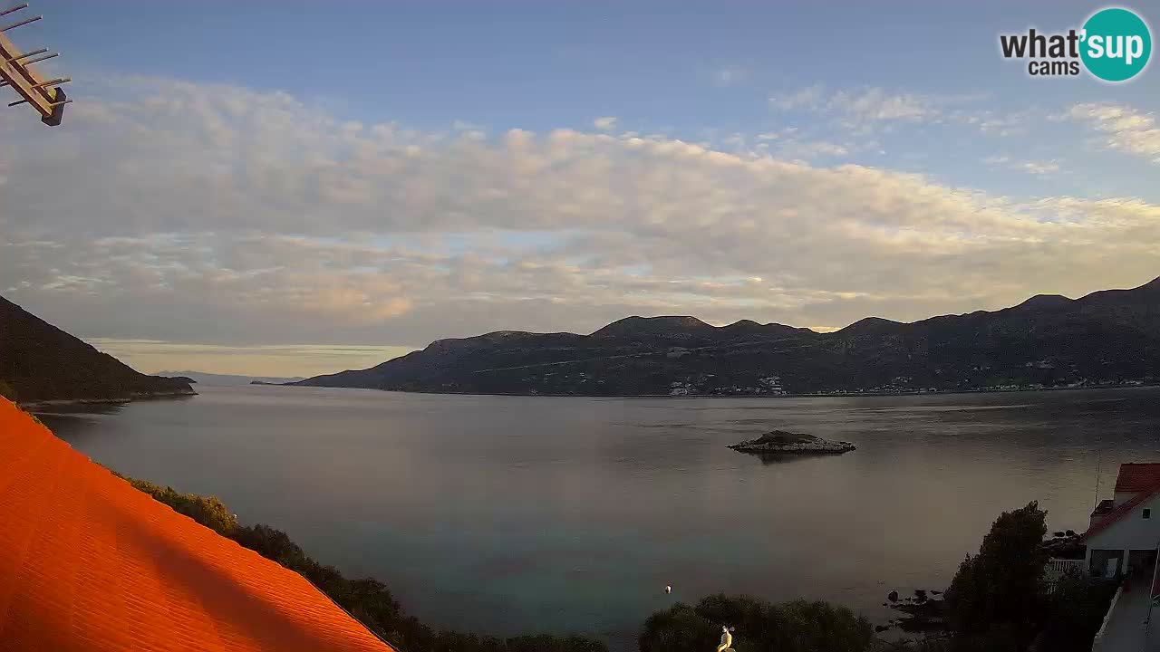 Korčula spletna kamera v živo – Tri Žala pogled na Pelješac
